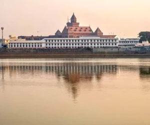Hamirsar Lake, Bhuj — A Peaceful Spot in the Heart of the City